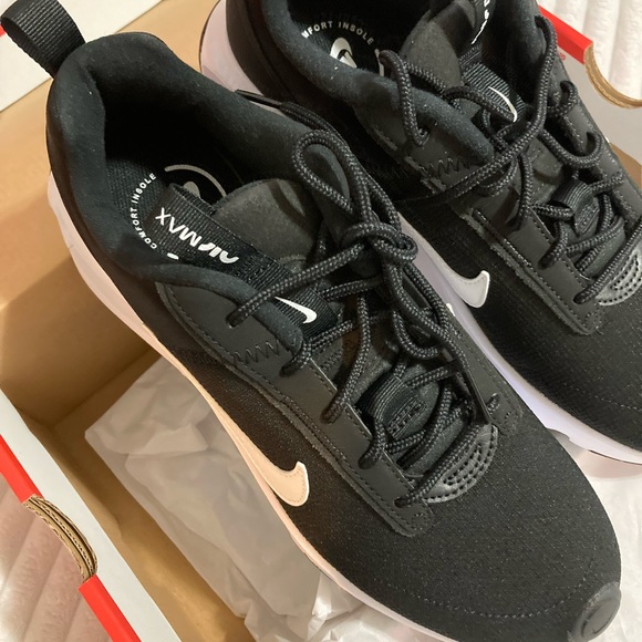 Brand New Ladies Nike - Picture 8 of 12